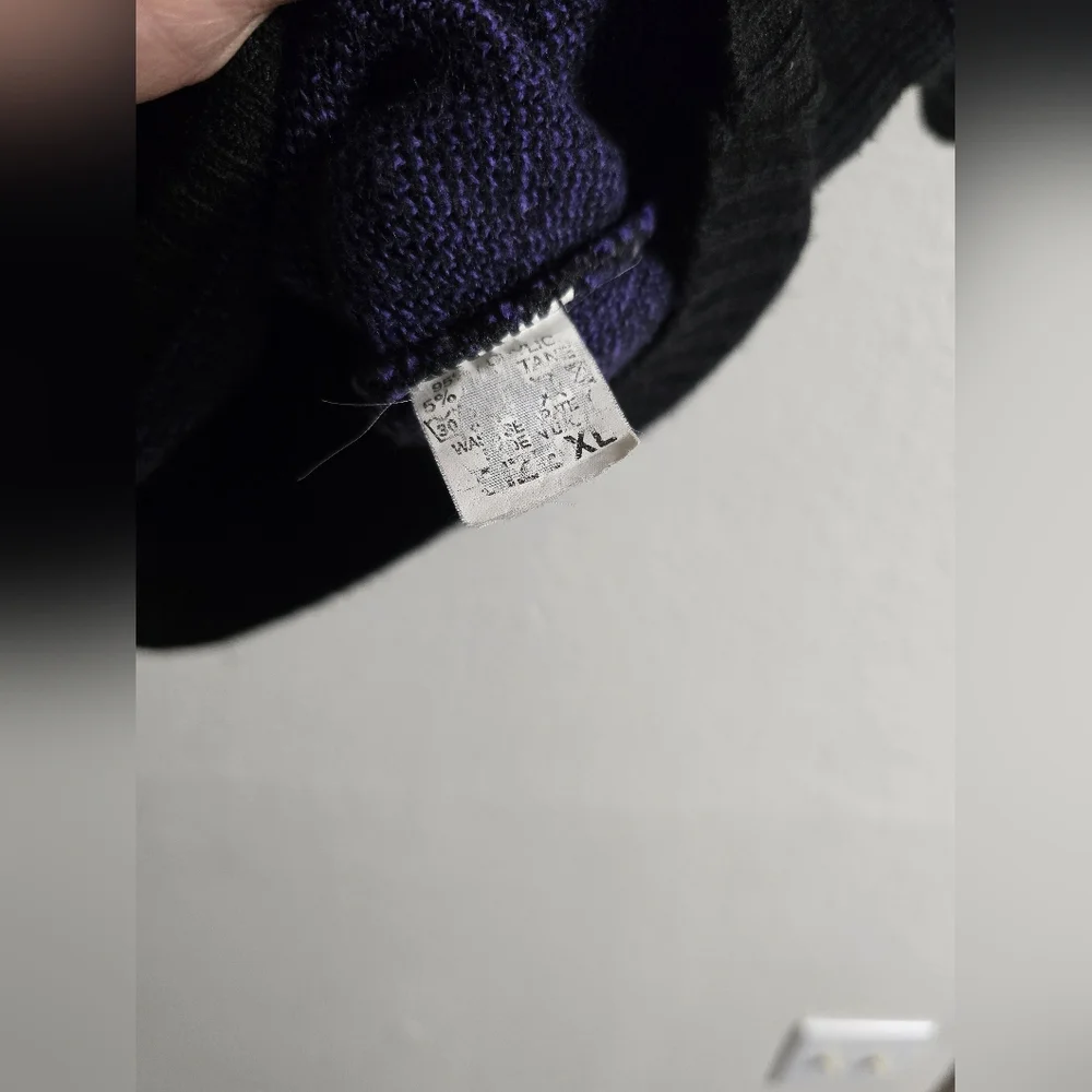 Goth Crop Sweater - Picture 4 of 5